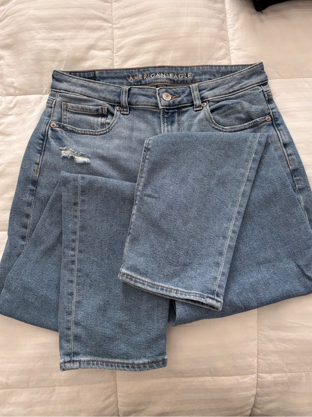 American Eagle Ankle Length Lightly Distressed Mom Jeans Size 8